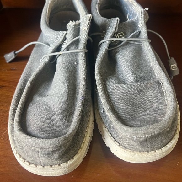 HEYDUDE men’s size 10 lightweight slip on shoe very good condition gray - Picture 5 of 7